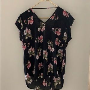 Black floral vneck tee